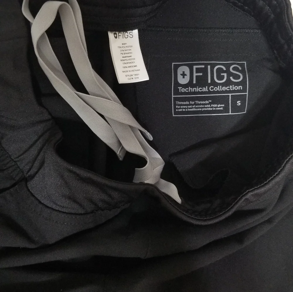 FIGS Axim Cargo Scrub Pants, Color Black, Size S.
